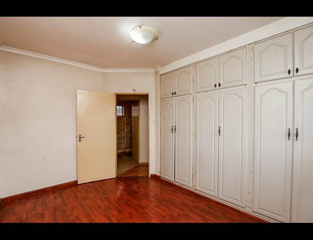 2 BEDROOM FLAT FOR SALE IN OVERPORT